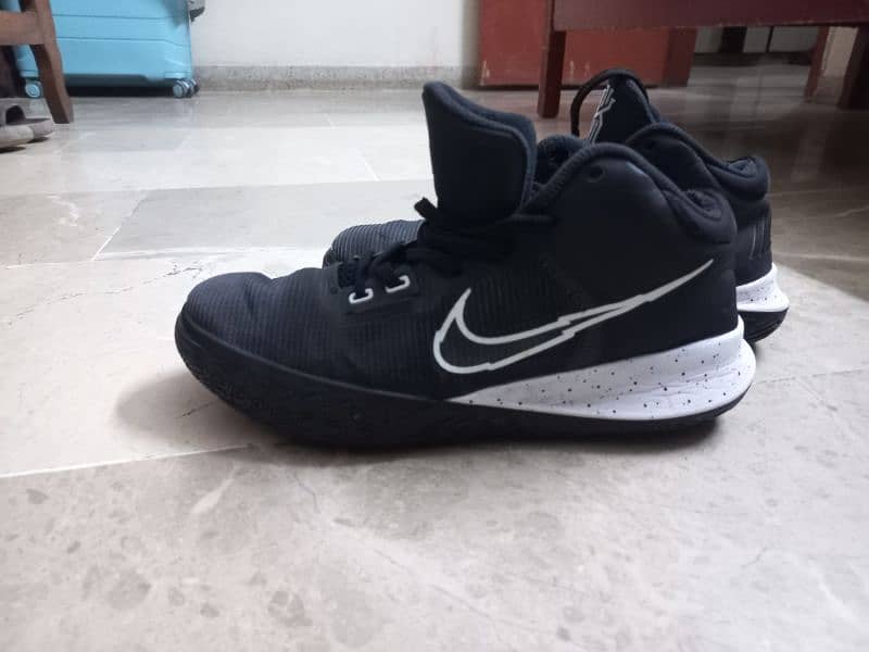 Nike kyrie flytrap 4 ep 'Black White' 1