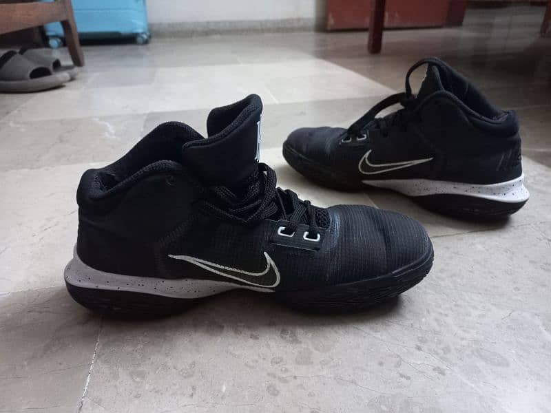 Nike kyrie flytrap 4 ep 'Black White' 3