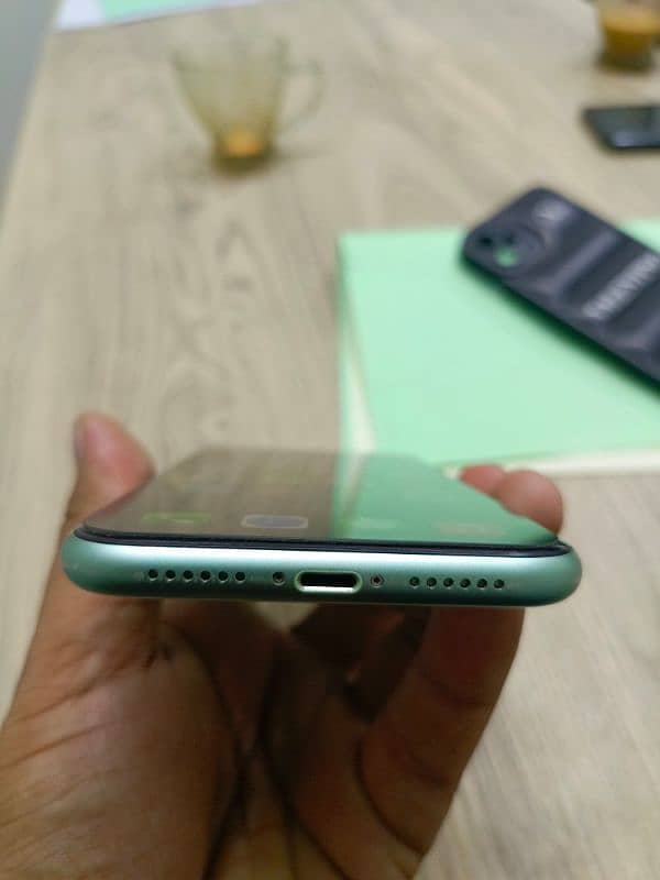 Iphone 11 64 Gb PTA Approved mint Condition 3