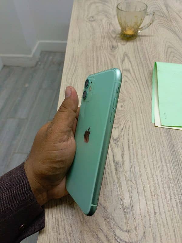 Iphone 11 64 Gb PTA Approved mint Condition 5