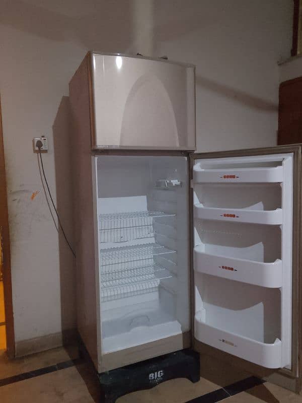 Dawlance Refrigerator full size for contacting 03455127695 1