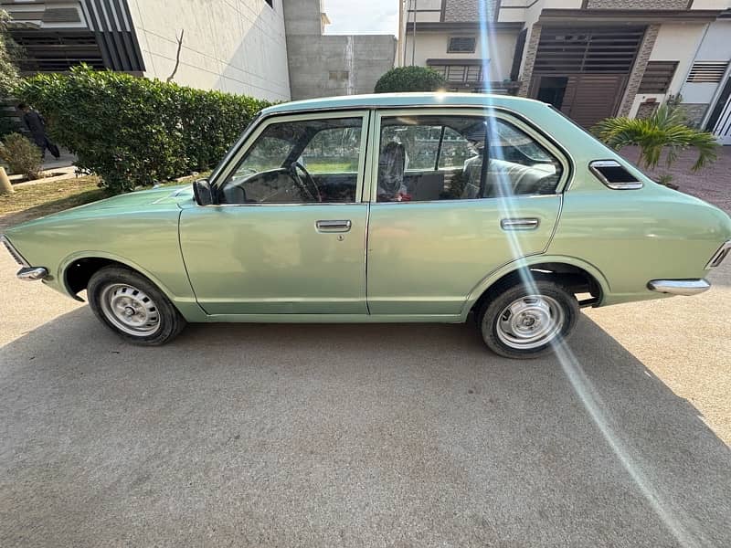 Toyota Corolla 1972 4