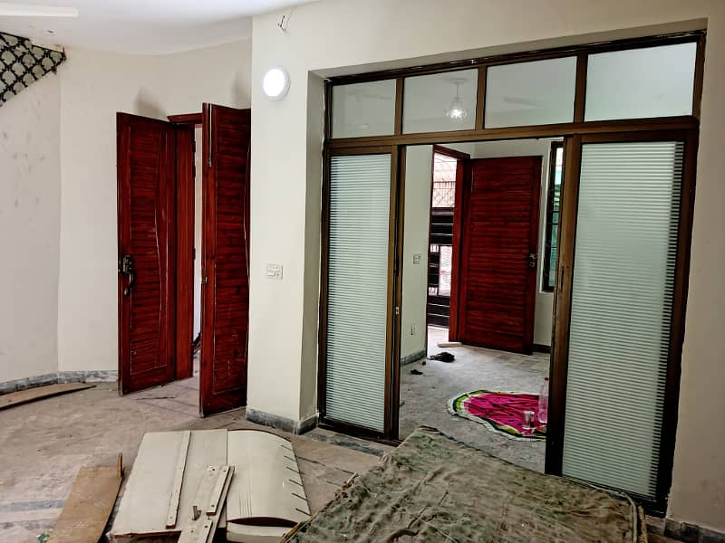 FOR OFFICE OR BACHELORS. LOWER PORTION FOR RENT IN JOHAR TOWN 0