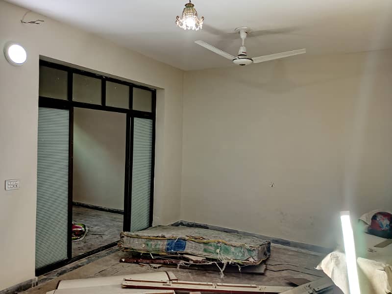 FOR OFFICE OR BACHELORS. LOWER PORTION FOR RENT IN JOHAR TOWN 4