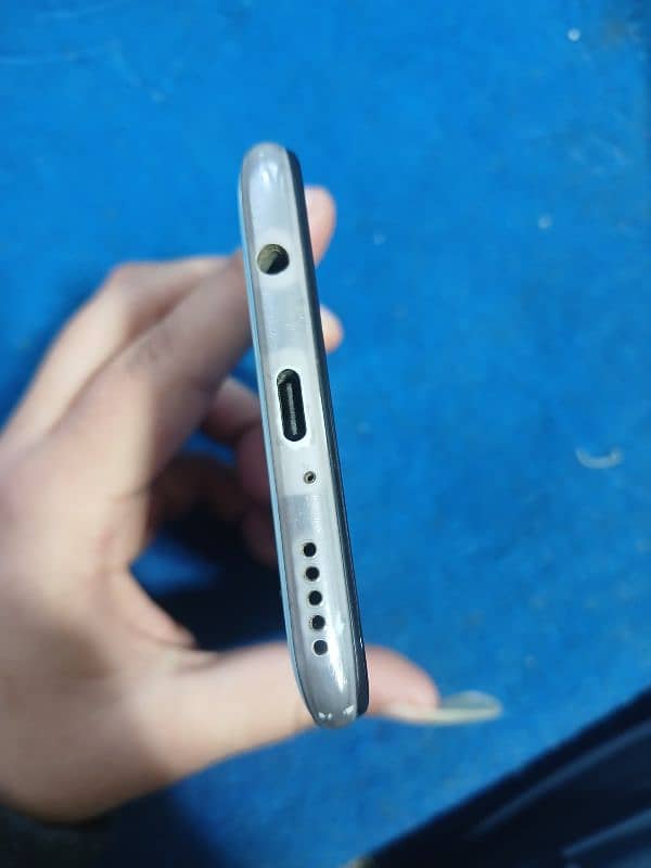 Huawei Nova 7i 8/128 side fingers 2