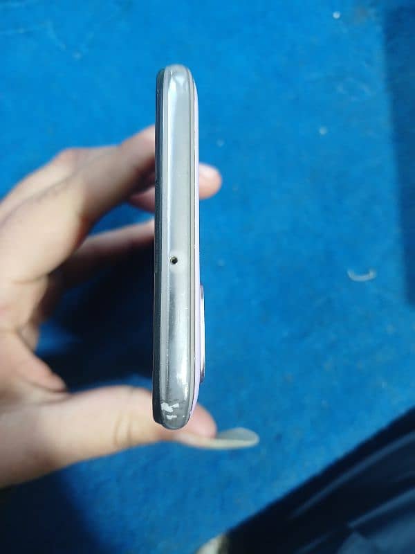 Huawei Nova 7i 8/128 side fingers 4