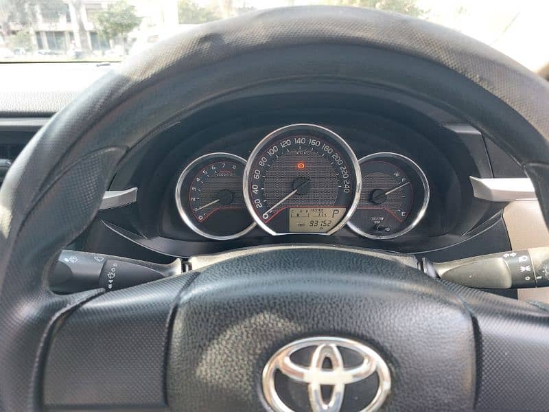 Toyota Corolla Altis 2015 1.6 12