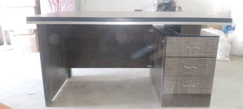 office table for sale in good condition 5