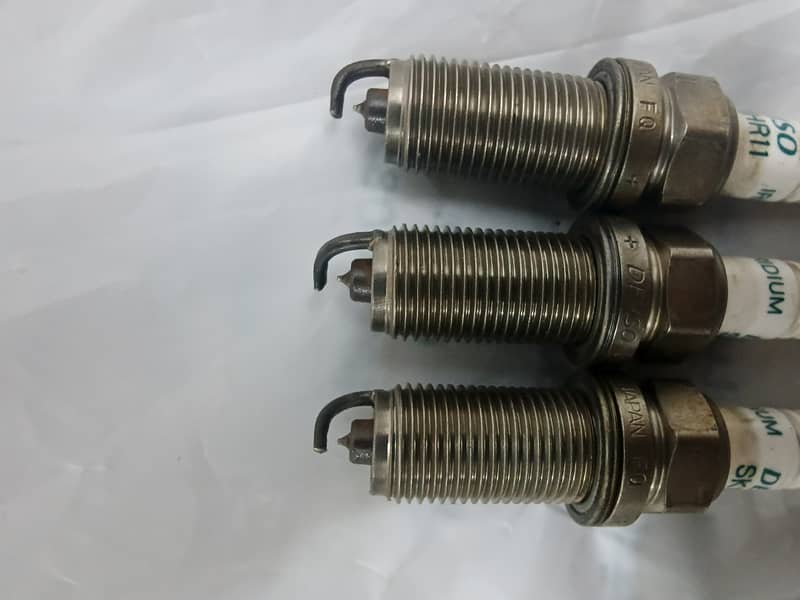 Toyota Spark Plugs (SK16HR11) 1