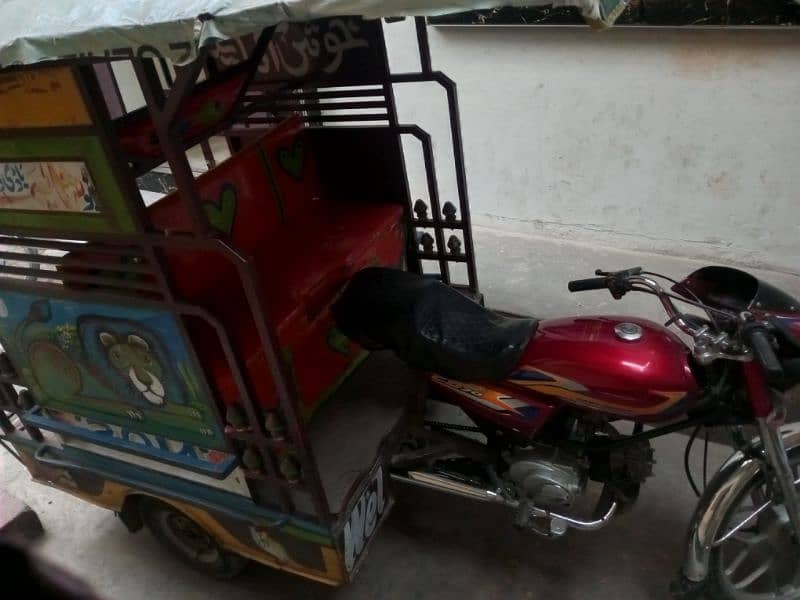 Rikhshaw and bike for sale bike new ha sirf 1400km hi chli ha 1