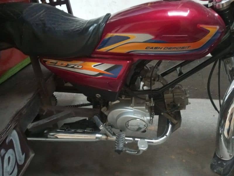 Rikhshaw and bike for sale bike new ha sirf 1400km hi chli ha 2