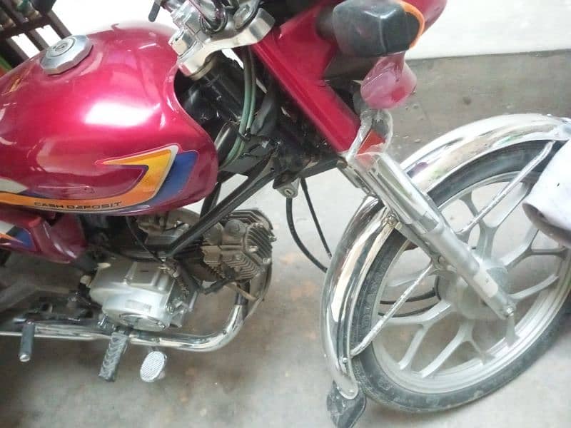 Rikhshaw and bike for sale bike new ha sirf 1400km hi chli ha 3