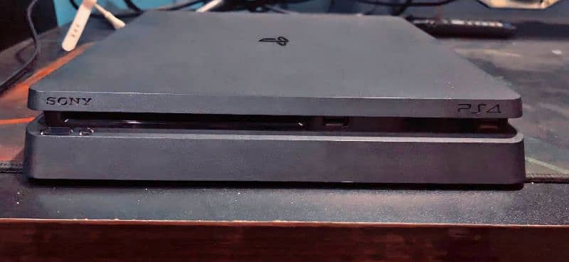 PS4 for sale | best condition ps4 | controller and CD's | 500 GB 1