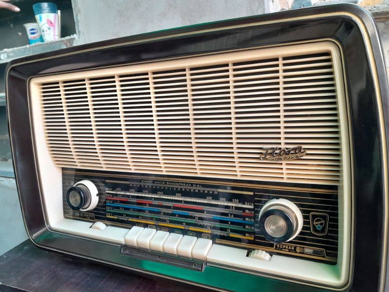 deluxe radio 1