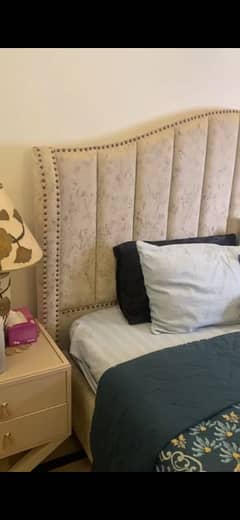 bed set full  with sit table with dressing