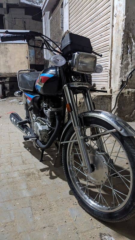 Honda 125 New condition 10 by 10 3