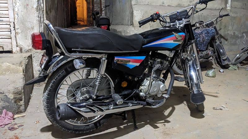 Honda 125 New condition 10 by 10 4