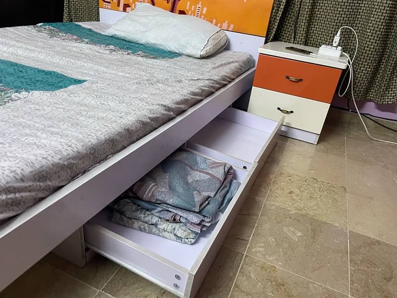 Single bed for kids with sidetable and cupboard 6