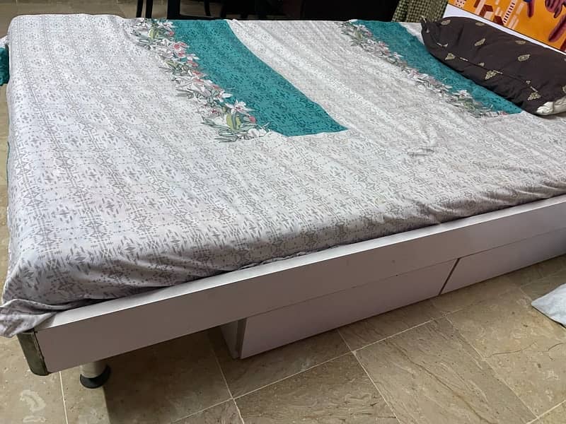 Single bed for kids with sidetable and cupboard 9