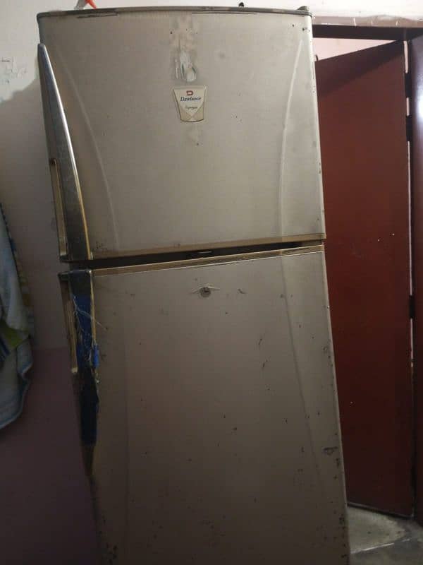 Dowlance Refrigerator 14 foot size 0