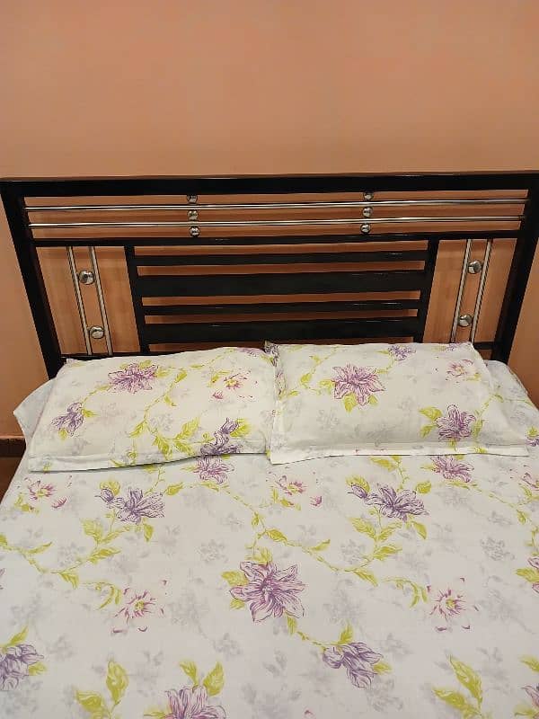 queen size iron bed without mattress 2