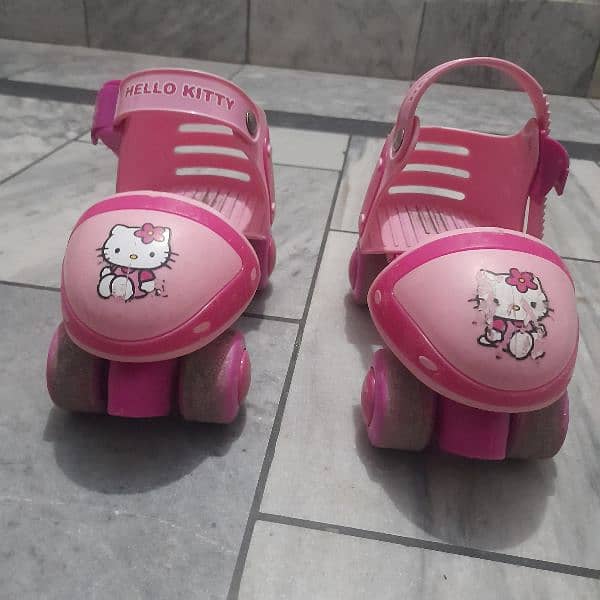 Hello Kitty's skating shoes 0