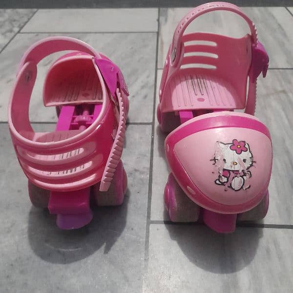 Hello Kitty's skating shoes 2