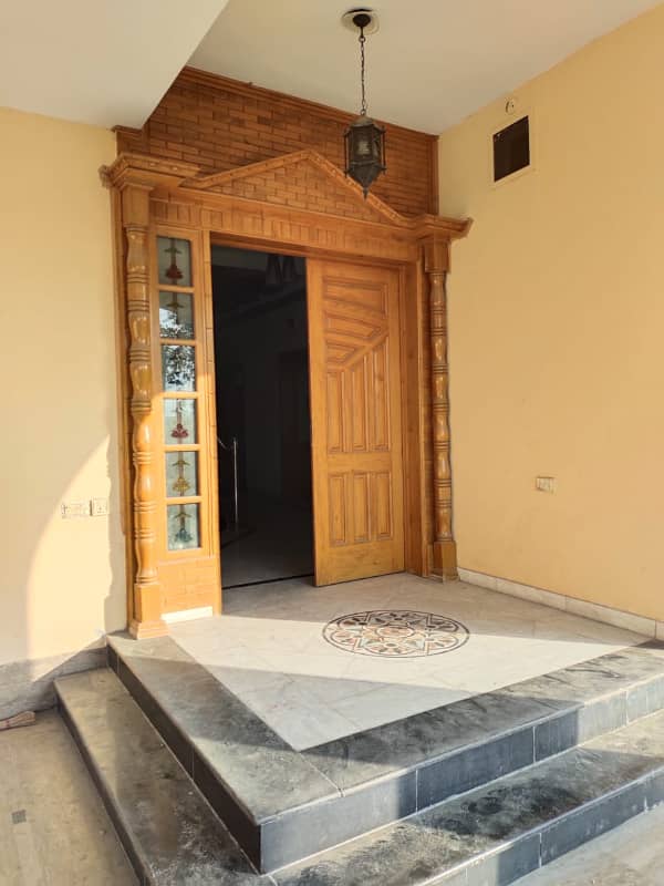 2 KANAL BEAUTIFUL HOUSE AVAILABLE FOR RENT IN VALANCIA HOUSING SOCIETY 17