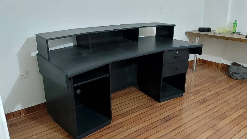 Workstation Table for Audio & Video 0