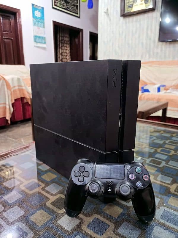 PS4 fat game for sale with 1000GB and 2 controllers+7 games installed 1