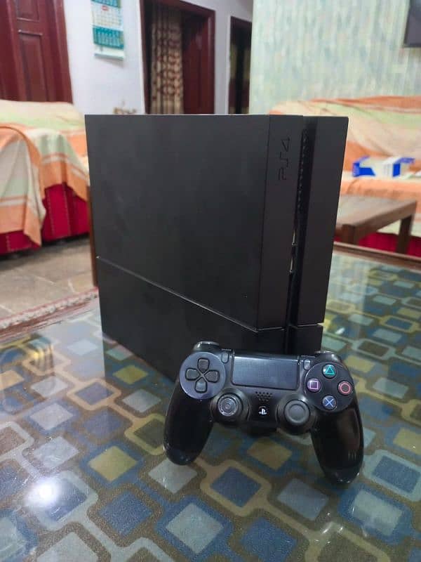 PS4 fat game for sale with 1000GB and 2 controllers+7 games installed 3