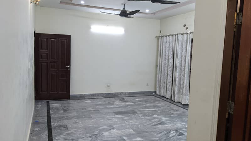 1 KANAL BEAUTIFUL HOUSE AVAILABLE FOR RENT IN IQBAL AVENUE PHASE 1 4