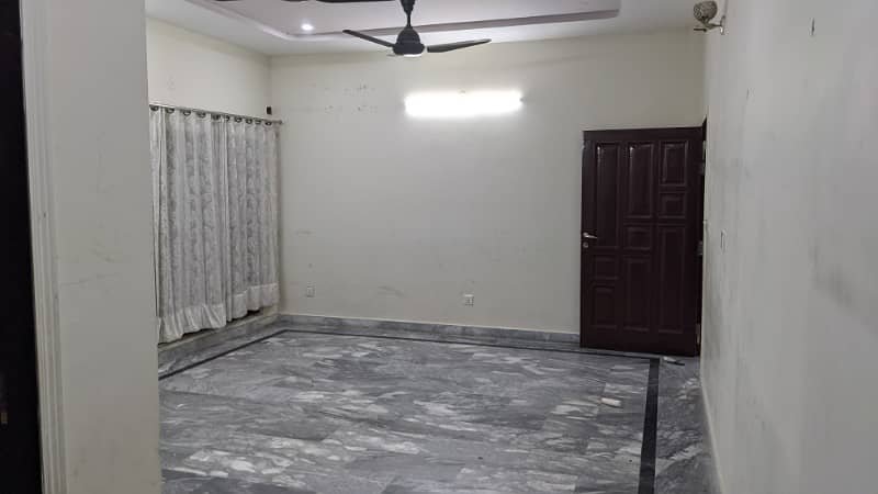 1 KANAL BEAUTIFUL HOUSE AVAILABLE FOR RENT IN IQBAL AVENUE PHASE 1 6