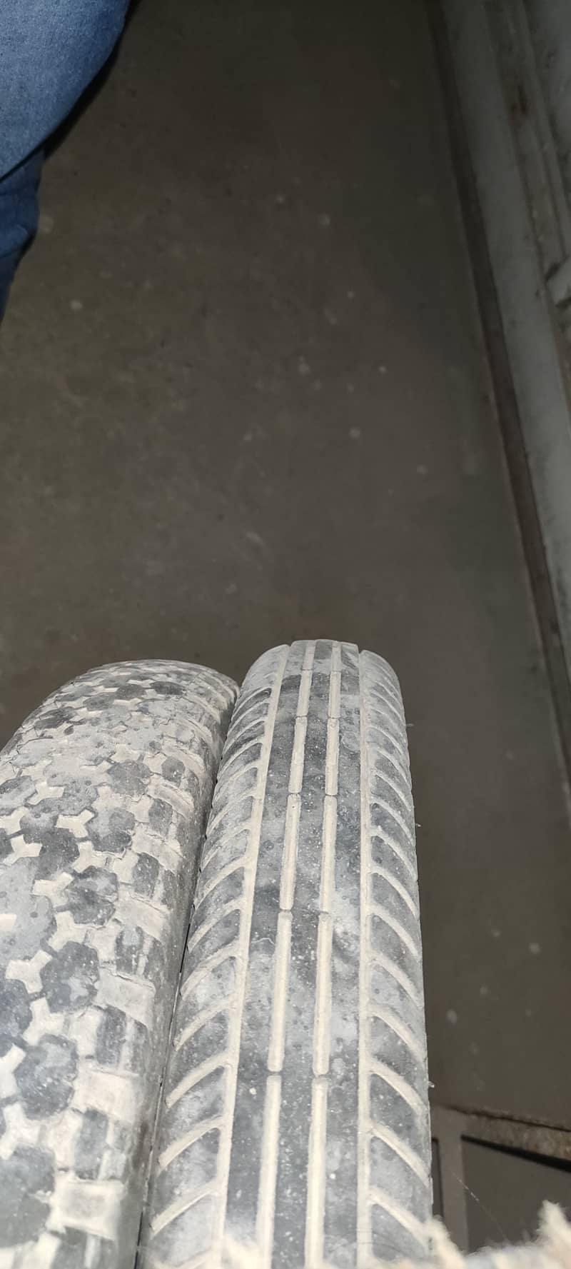 125 tyres and tubes semi condition 0