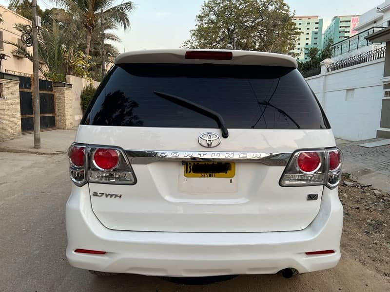 Toyota Fortuner V 2015 total genuine just like new 1