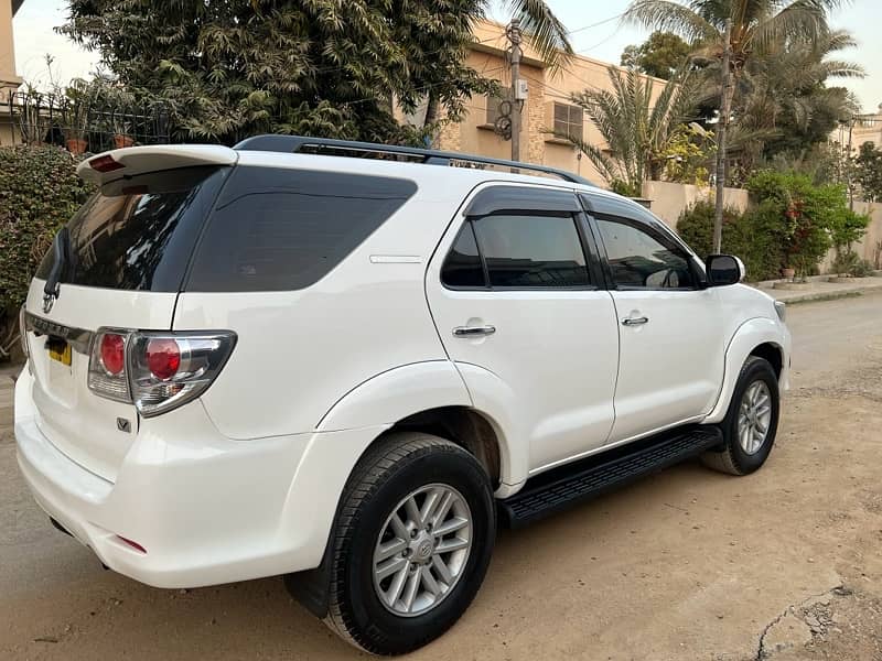 Toyota Fortuner V 2015 total genuine just like new 2