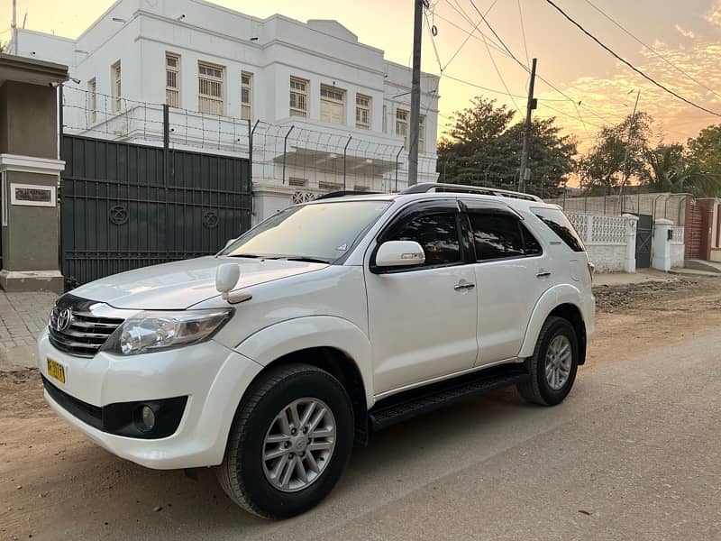 Toyota Fortuner V 2015 total genuine just like new 3