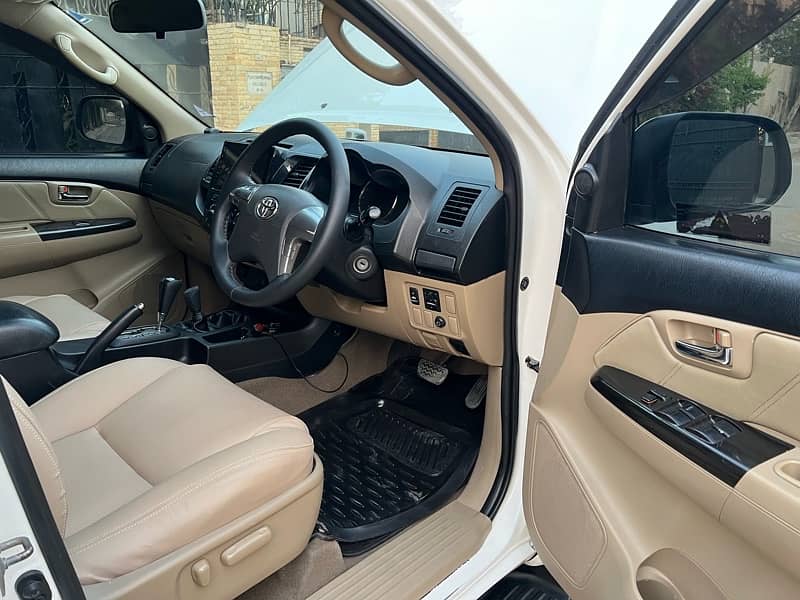 Toyota Fortuner V 2015 total genuine just like new 11