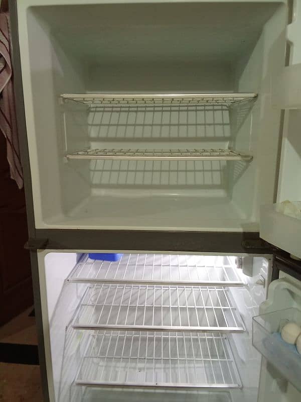 Haier refrigerator 2 Doors 4