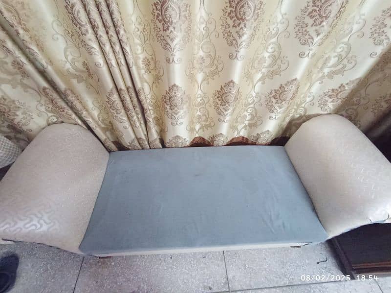 Sofa Couch in Good condition 3