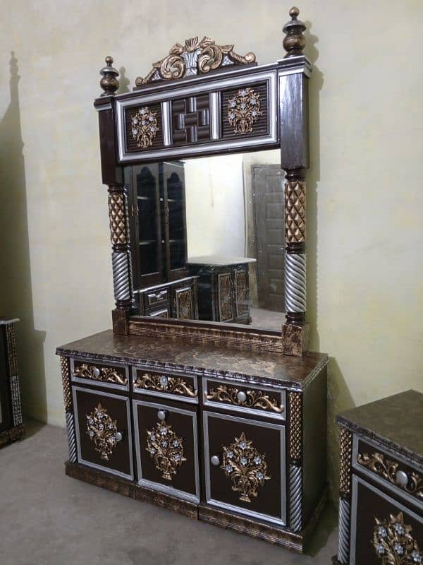 beautiful complete jahaz bed set solid wooden for sale in Lahore 3