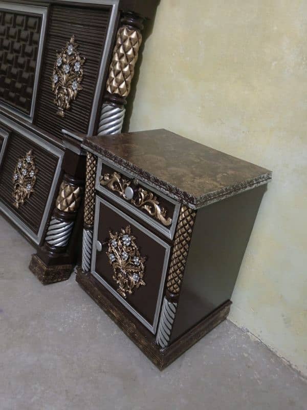 beautiful complete jahaz bed set solid wooden for sale in Lahore 9