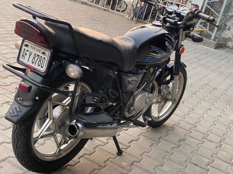 Suzuki GS SE 150cc 9