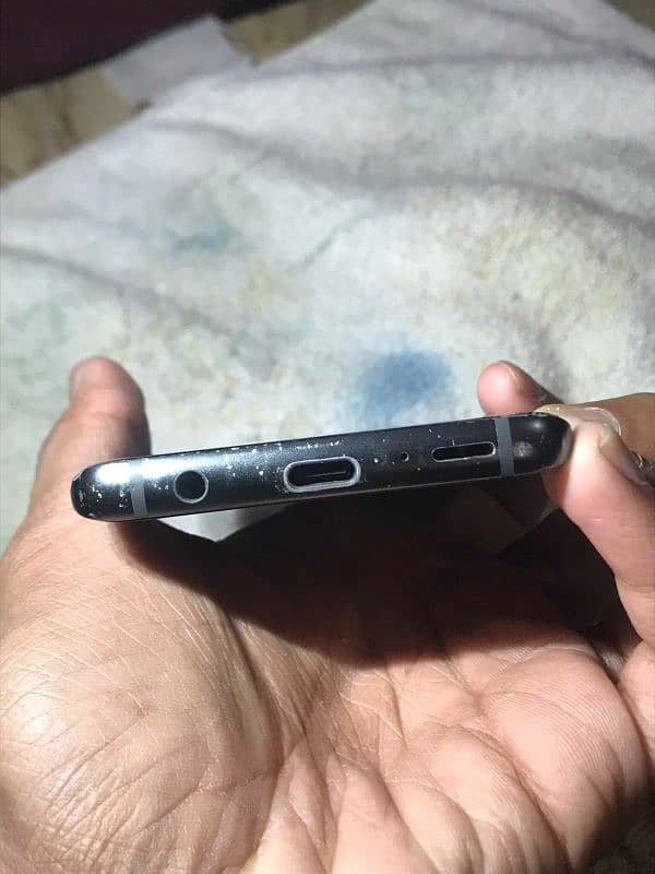 Samsung s9 4GB Ram 64GB Memory. 1