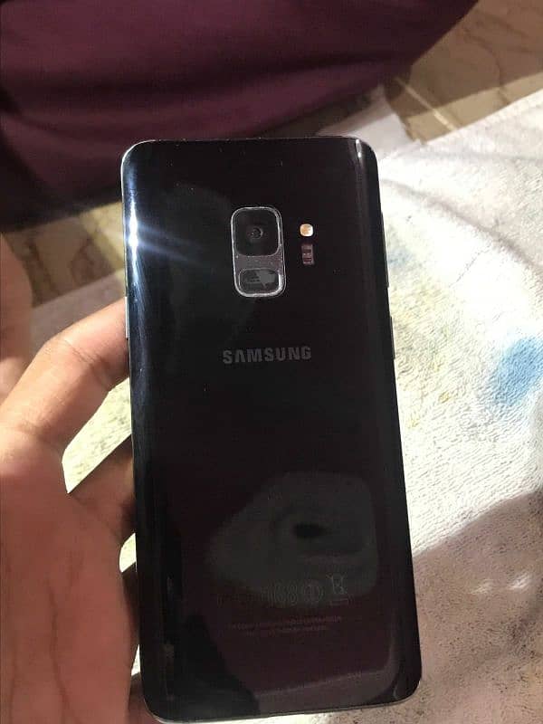 Samsung s9 4GB Ram 64GB Memory. 2