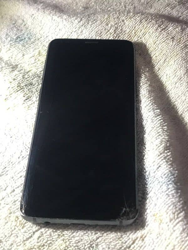 Samsung s9 4GB Ram 64GB Memory. 3