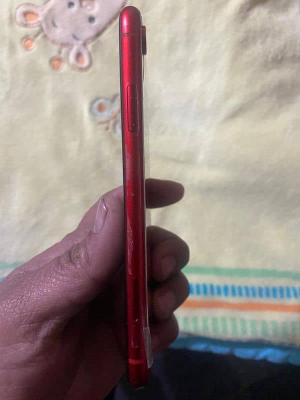 iPhone XR (256GB) 4