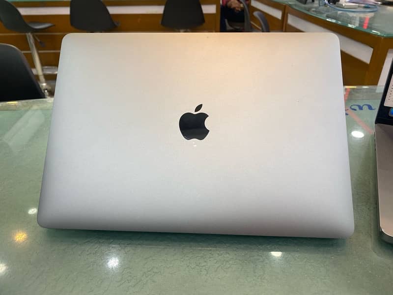 macbook m1 pro 13 inch, 16 gb , 512 gb Excellent Condition 1