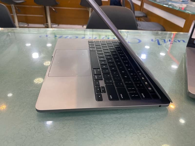 macbook m1 pro 13 inch, 16 gb , 512 gb Excellent Condition 3