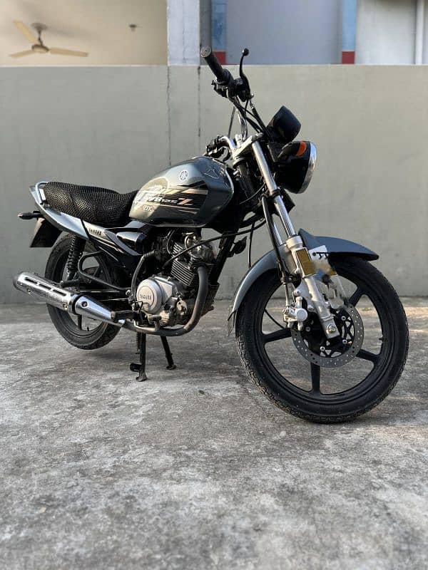 Yamaha 125z dx, gray color 1